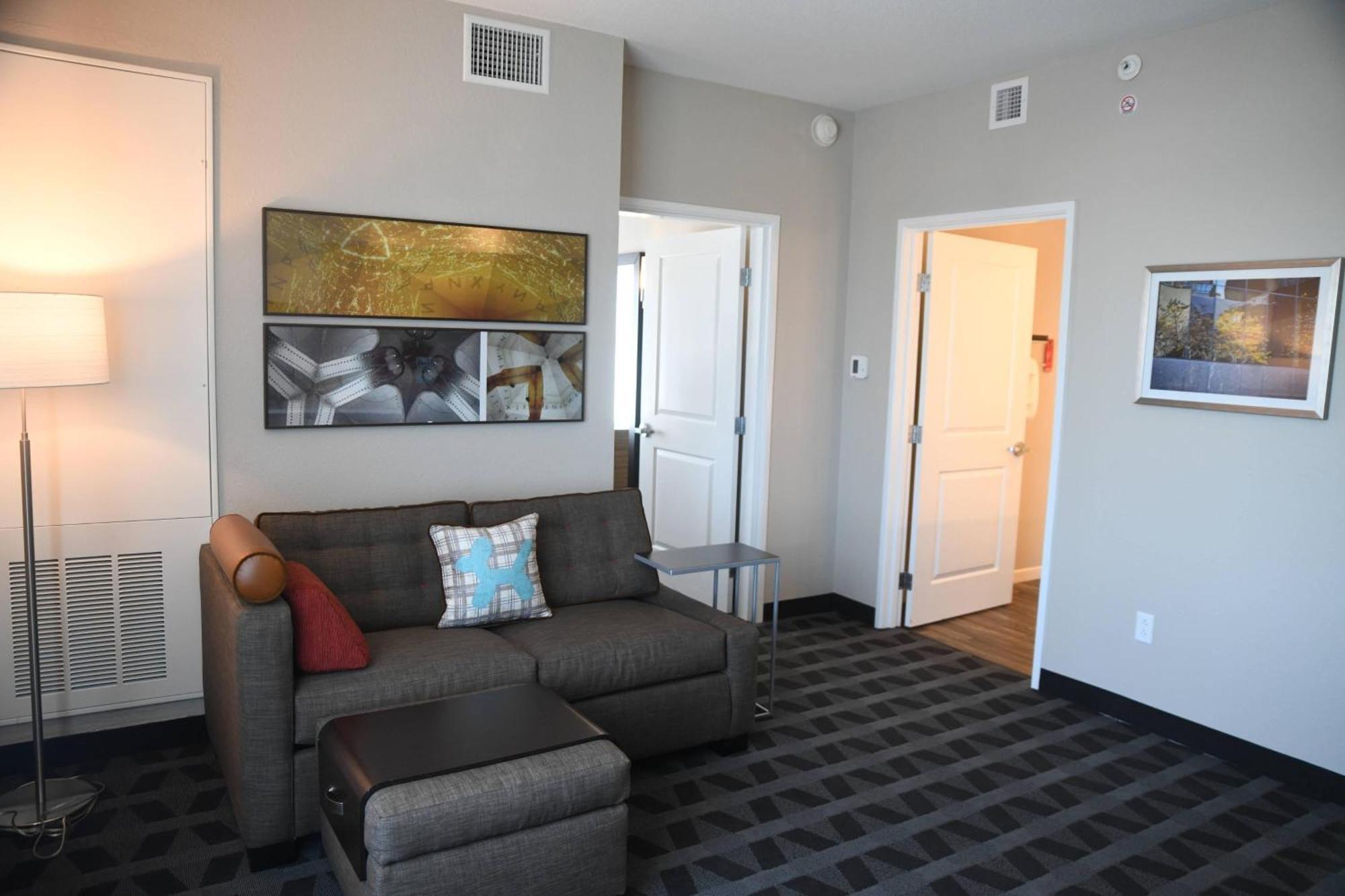 Towneplace Suites Kansas City At Briarcliff Exterior foto